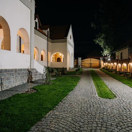 Molnos Kuria Pension Corund  Bagian luar foto