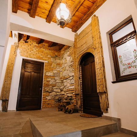 Molnos Kuria Pension Corund  Bagian luar foto