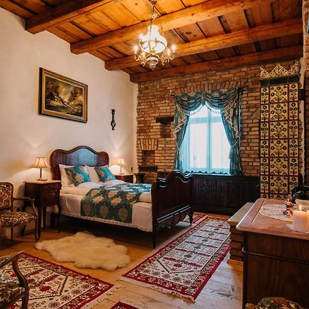 Molnos Kuria Pension Corund  Bagian luar foto
