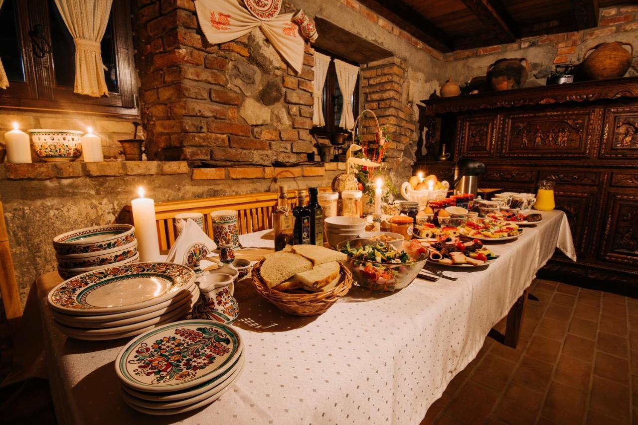 Molnos Kuria Pension Corund  Bagian luar foto