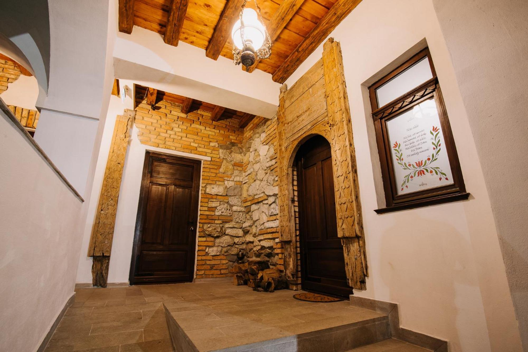 Molnos Kuria Pension Corund  Bagian luar foto