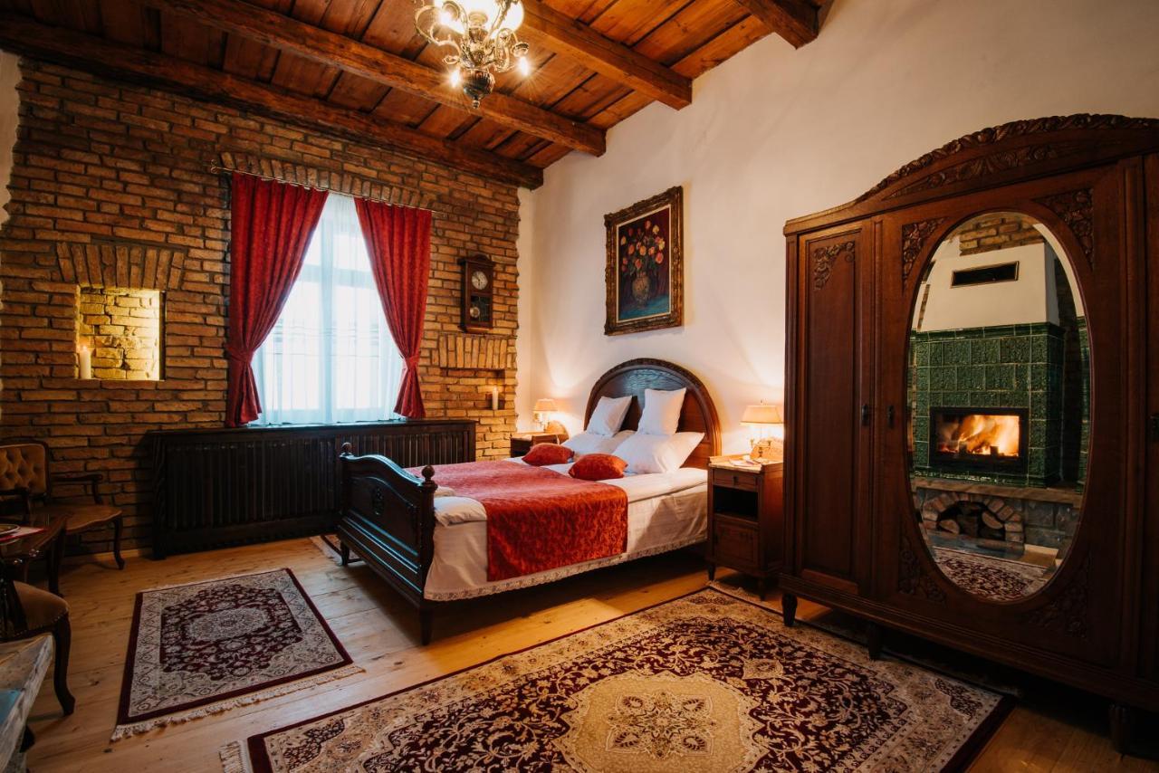 Molnos Kuria Pension Corund  Bagian luar foto