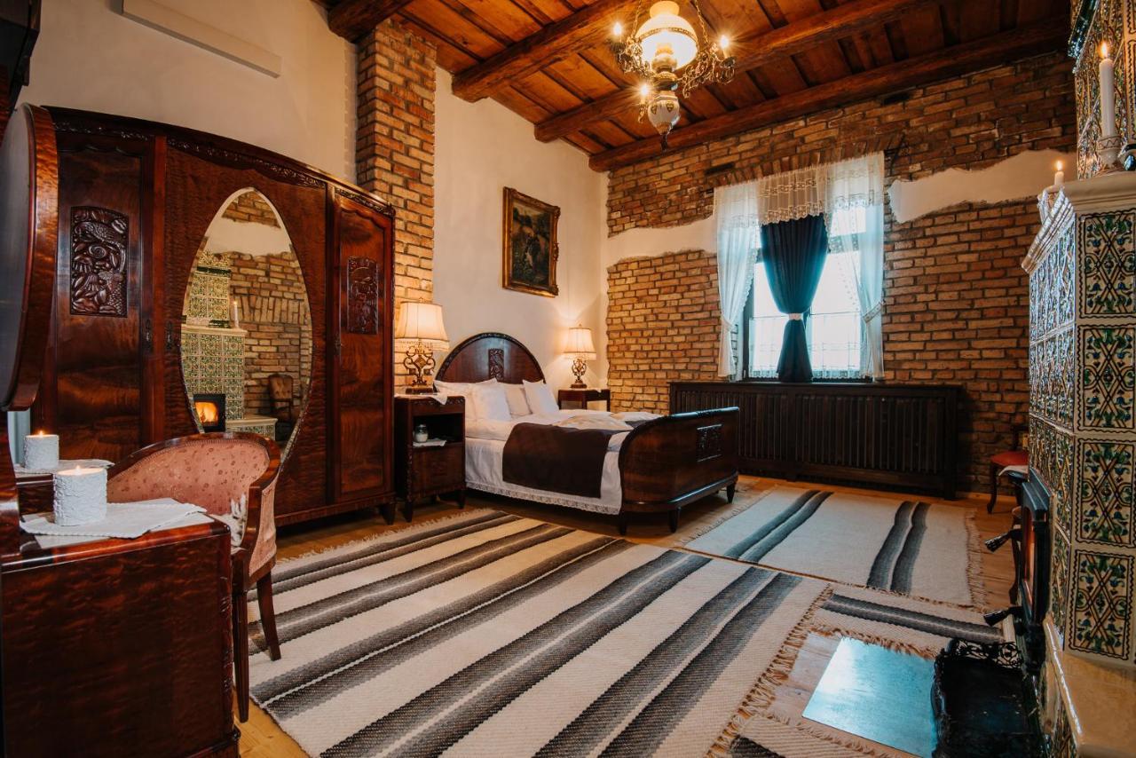 Molnos Kuria Pension Corund  Bagian luar foto