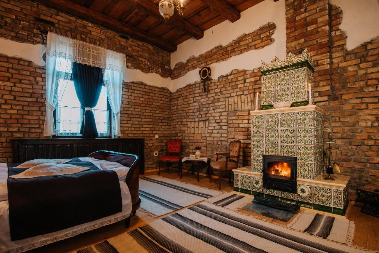 Molnos Kuria Pension Corund  Bagian luar foto