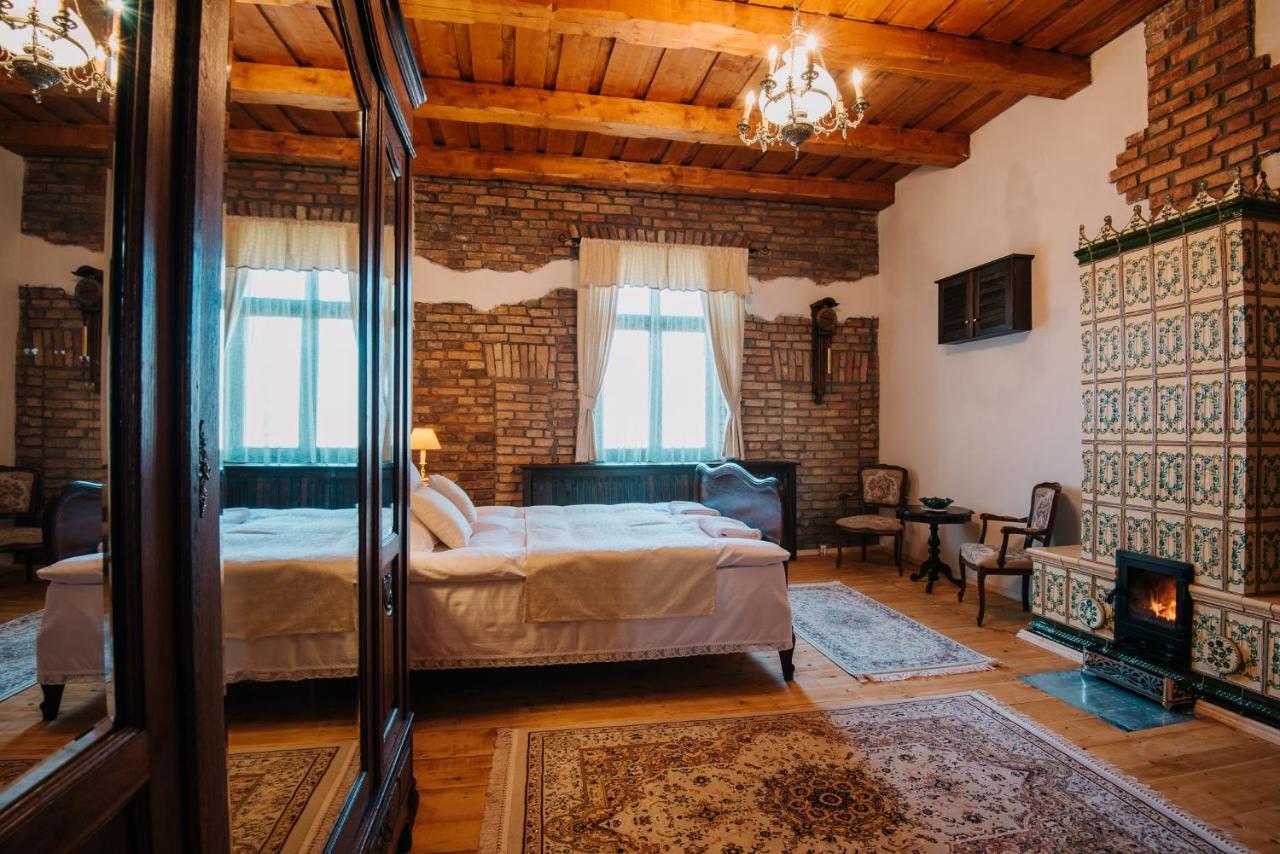 Molnos Kuria Pension Corund  Bagian luar foto