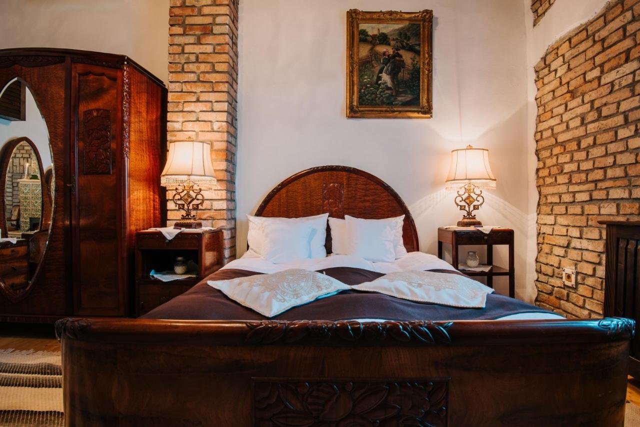Molnos Kuria Pension Corund  Bagian luar foto