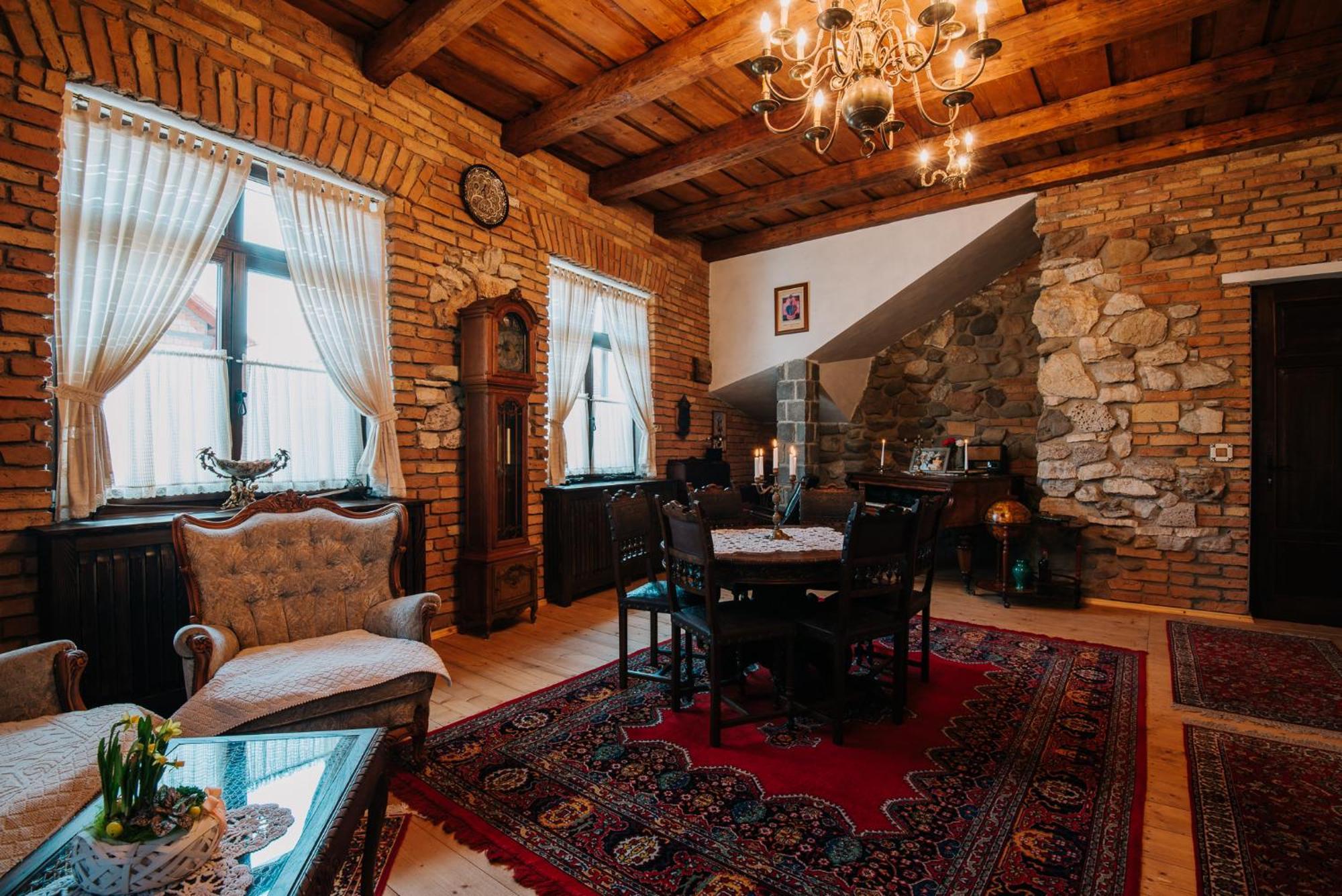 Molnos Kuria Pension Corund  Bagian luar foto