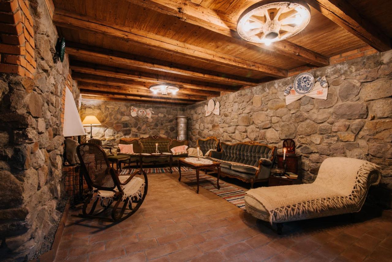 Molnos Kuria Pension Corund  Bagian luar foto