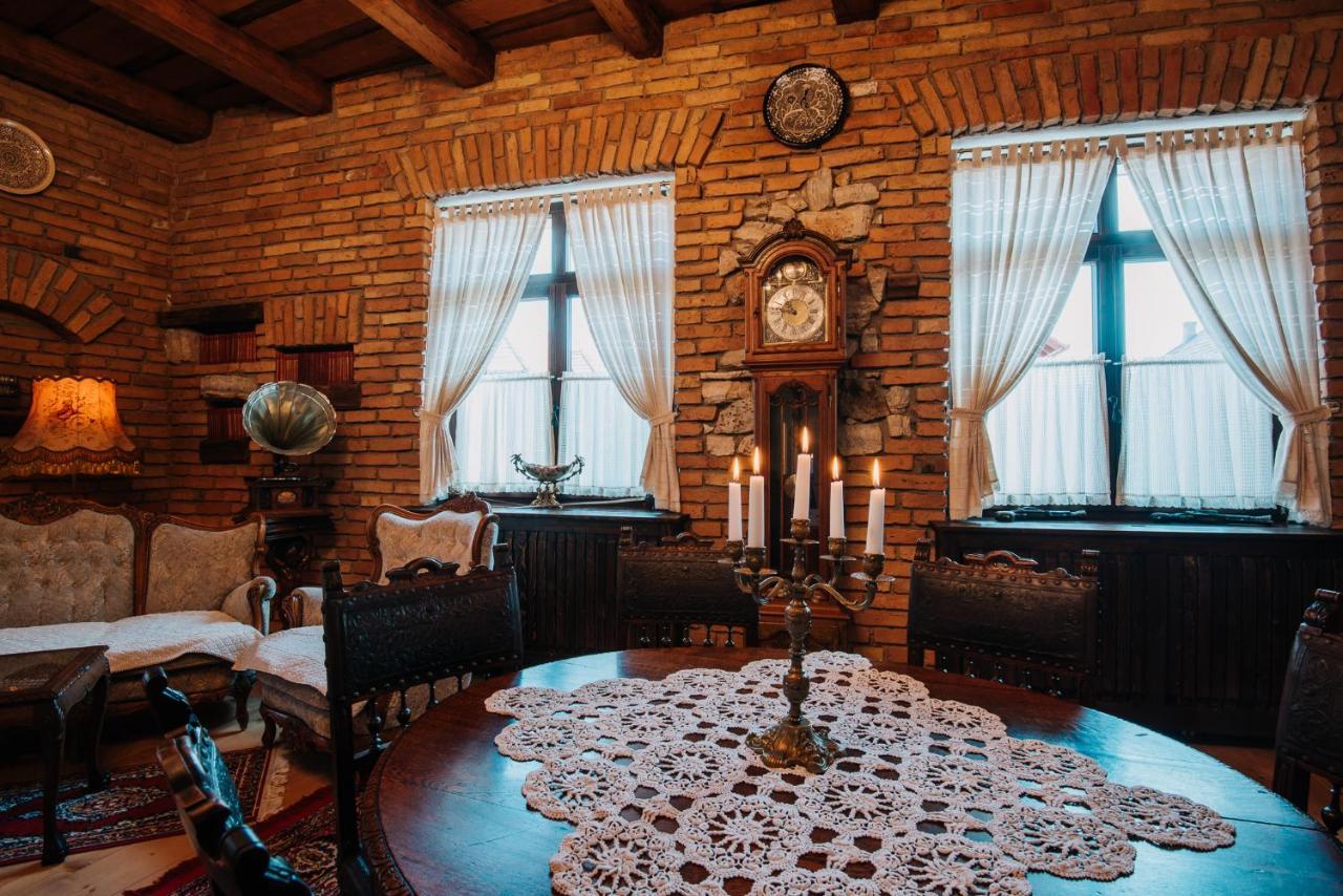 Molnos Kuria Pension Corund  Bagian luar foto