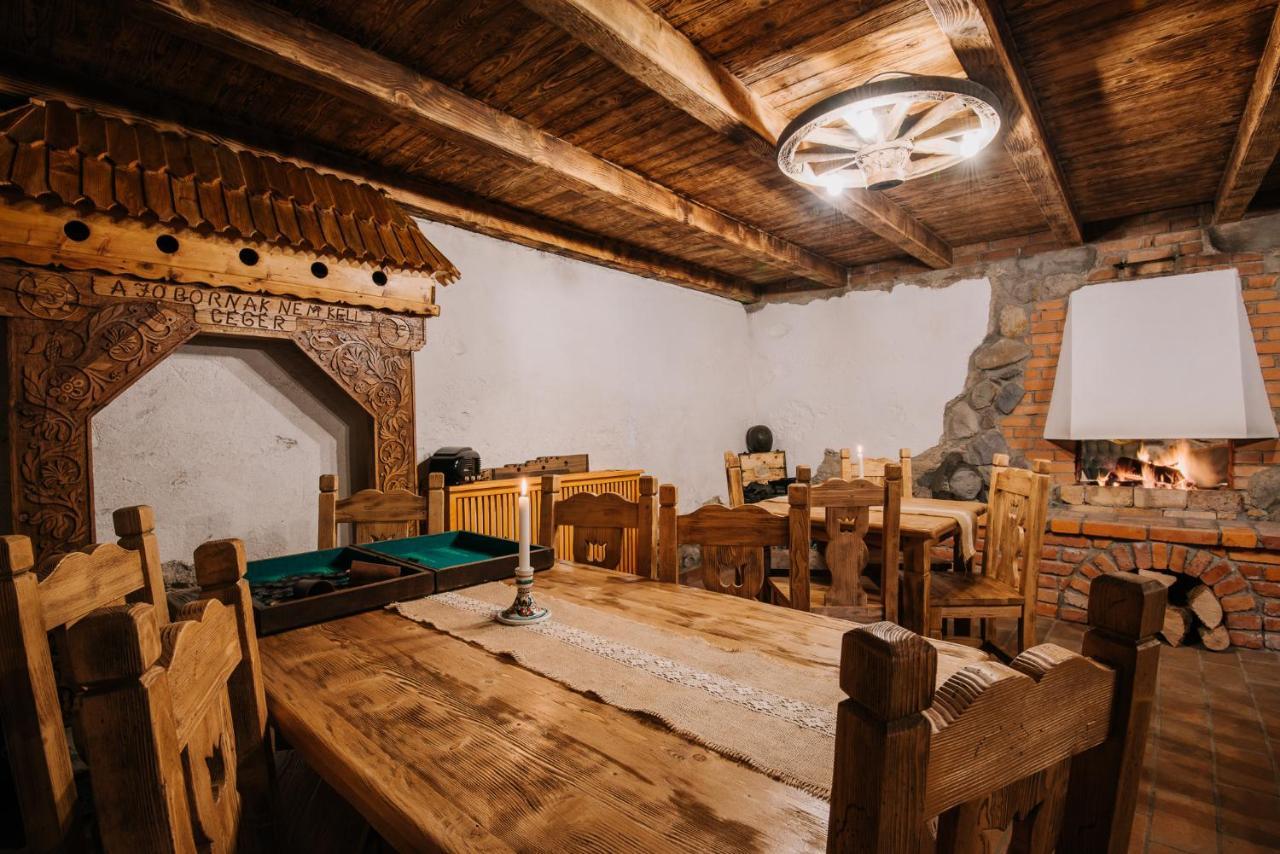 Molnos Kuria Pension Corund  Bagian luar foto