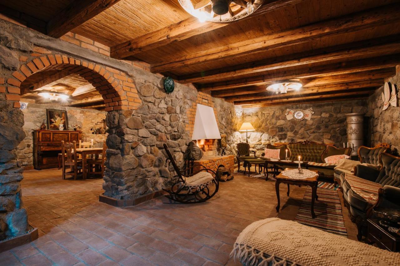Molnos Kuria Pension Corund  Bagian luar foto